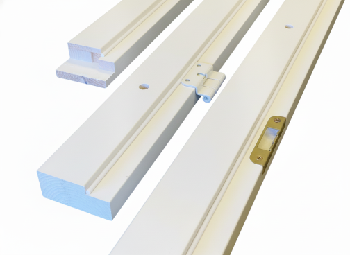 Valkoinen oksaton ja tiivistetty karmi 42x92 mm huulletuille ovi